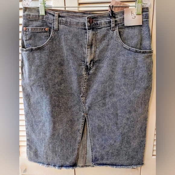 NWT Happily Grey Jeans Pencil Skirt, front split, size 13/30 - Picture 2 of 10